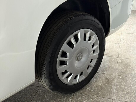 Vauxhall Combo 1.5 Turbo D 2300 Sportive L2 H1 Euro 6 4dr 11