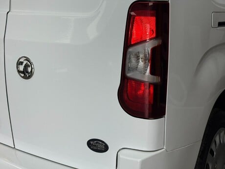 Vauxhall Combo 1.5 Turbo D 2300 Sportive L2 H1 Euro 6 4dr 14