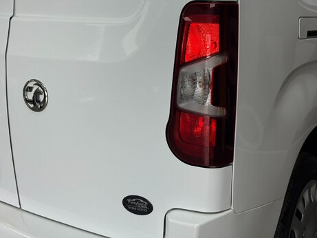 Vauxhall Combo 1.5 Turbo D 2300 Sportive L2 H1 Euro 6 4dr 1