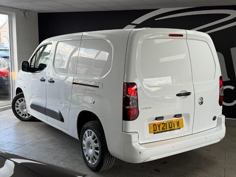 Vauxhall Combo 1.5 Turbo D 2300 Sportive L2 H1 Euro 6 4dr 3