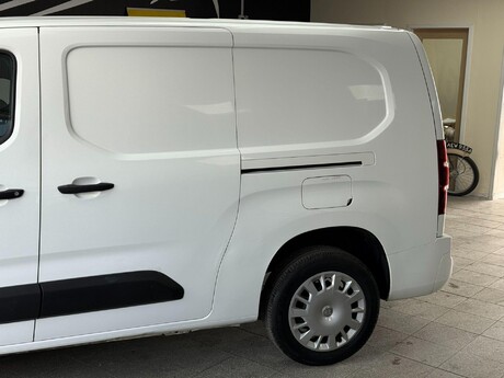 Vauxhall Combo 1.5 Turbo D 2300 Sportive L2 H1 Euro 6 4dr 18