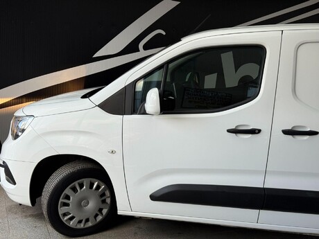 Vauxhall Combo 1.5 Turbo D 2300 Sportive L2 H1 Euro 6 4dr 19