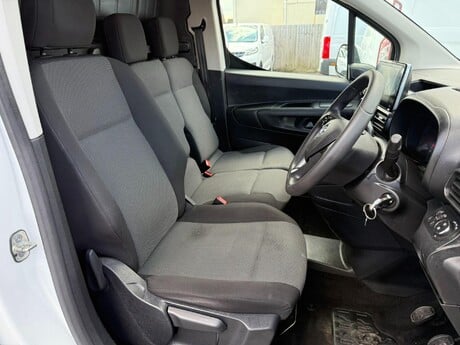 Vauxhall Combo 1.5 Turbo D 2300 Sportive L2 H1 Euro 6 4dr 21
