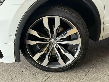 Volkswagen Tiguan Allspace 2.0 TDI R-Line Tech DSG Euro 6 (s/s) 5dr 1