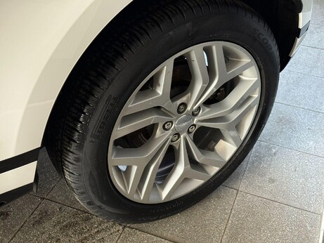 Land Rover Range Rover Evoque 1.5 P300e 12.2kWh R-Dynamic SE Auto 4WD Euro 6 (s/s) 5dr 2