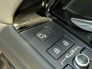 Land Rover Range Rover Evoque 1.5 P300e 12.2kWh R-Dynamic SE Auto 4WD Euro 6 (s/s) 5dr 33