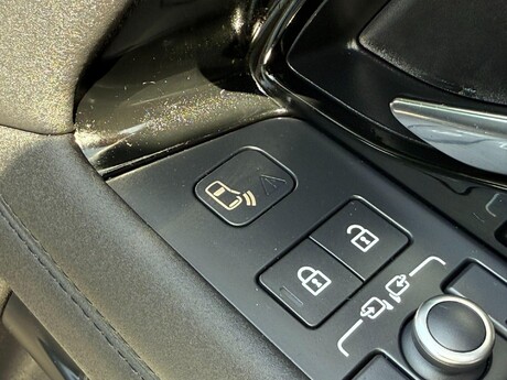 Land Rover Range Rover Evoque 1.5 P300e 12.2kWh R-Dynamic SE Auto 4WD Euro 6 (s/s) 5dr 33