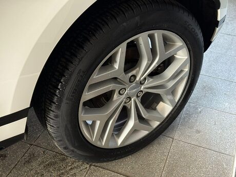 Land Rover Range Rover Evoque 1.5 P300e 12.2kWh R-Dynamic SE Auto 4WD Euro 6 (s/s) 5dr 15