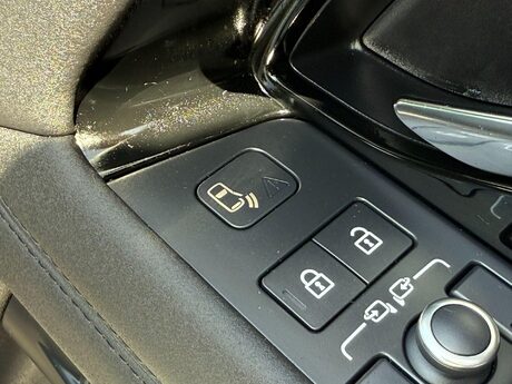 Land Rover Range Rover Evoque 1.5 P300e 12.2kWh R-Dynamic SE Auto 4WD Euro 6 (s/s) 5dr 33