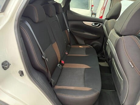 Nissan Qashqai 1.5 dCi N-Motion Euro 6 (s/s) 5dr 37