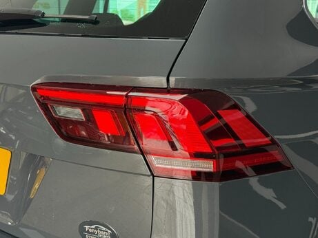 Volkswagen Tiguan 1.5 TSI R-Line DSG Euro 6 (s/s) 5dr 4