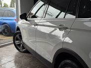 Volkswagen Tiguan 2.0 TDI BlueMotion Tech SEL DSG 4Motion Euro 6 (s/s) 5dr 17