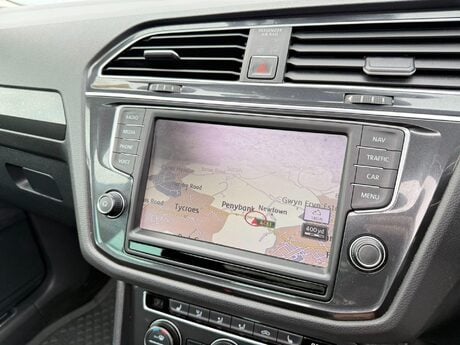 Volkswagen Tiguan 2.0 TDI BlueMotion Tech SEL DSG 4Motion Euro 6 (s/s) 5dr 31