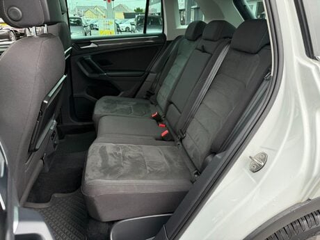 Volkswagen Tiguan 2.0 TDI BlueMotion Tech SEL DSG 4Motion Euro 6 (s/s) 5dr 40