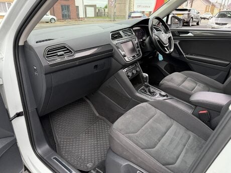 Volkswagen Tiguan 2.0 TDI BlueMotion Tech SEL DSG 4Motion Euro 6 (s/s) 5dr 41