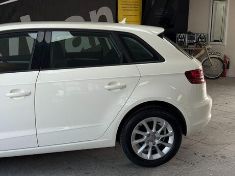 Audi A3 1.6 TDI SE Sportback Euro 5 (s/s) 5dr 4