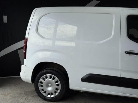 Vauxhall Combo 1.5 Turbo D 2300 Sportive L1 H1 Euro 6 4dr 5