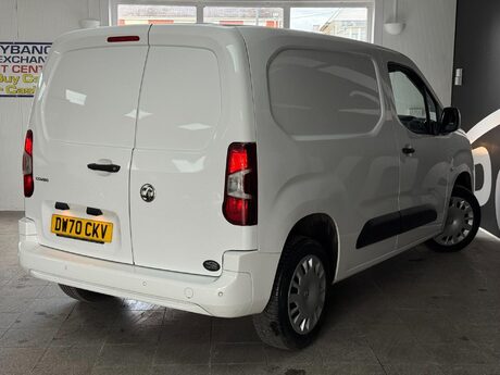 Vauxhall Combo 1.5 Turbo D 2300 Sportive L1 H1 Euro 6 4dr 12