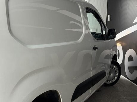 Vauxhall Combo 1.5 Turbo D 2300 Sportive L1 H1 Euro 6 4dr 13