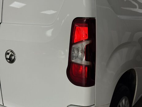 Vauxhall Combo 1.5 Turbo D 2300 Sportive L1 H1 Euro 6 4dr 1