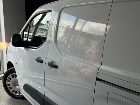 Vauxhall Combo 1.5 Turbo D 2300 Sportive L1 H1 Euro 6 4dr 17