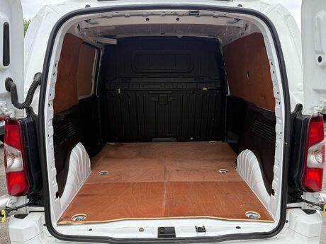 Vauxhall Combo 1.5 Turbo D 2300 Sportive L1 H1 Euro 6 4dr 34