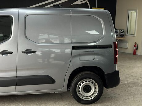 Vauxhall Combo 1.5 Turbo D 2000 Edition L1 H1 Euro 6 (s/s) 4dr 17