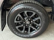 Toyota Hilux 2.8 D-4D-h Invincible X Auto 4WD Euro 6 4dr 3