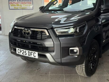 Toyota Hilux 2.8 D-4D-h Invincible X Auto 4WD Euro 6 4dr 10
