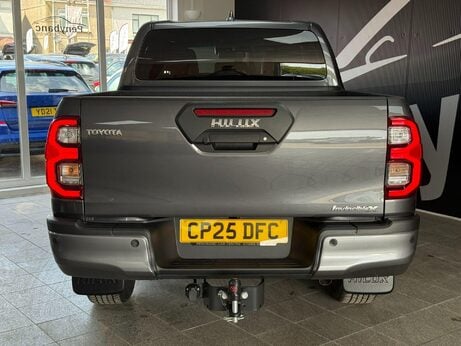 Toyota Hilux 2.8 D-4D-h Invincible X Auto 4WD Euro 6 4dr 4