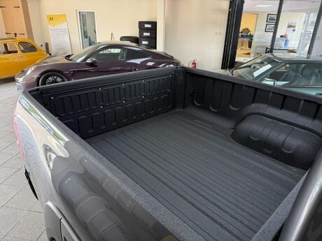 Toyota Hilux 2.8 D-4D-h Invincible X Auto 4WD Euro 6 4dr 19