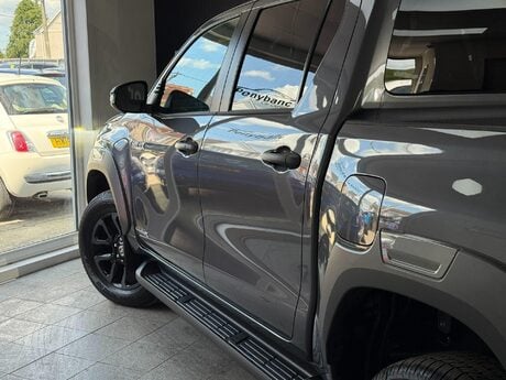 Toyota Hilux 2.8 D-4D-h Invincible X Auto 4WD Euro 6 4dr 21