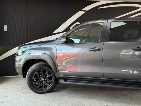 Toyota Hilux 2.8 D-4D-h Invincible X Auto 4WD Euro 6 4dr 23