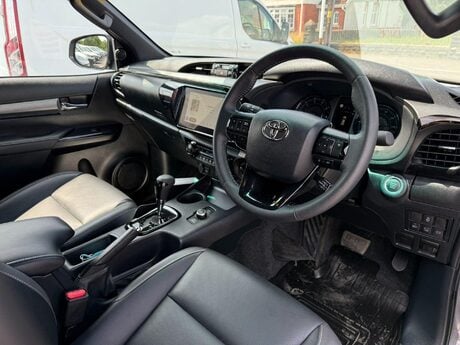 Toyota Hilux 2.8 D-4D-h Invincible X Auto 4WD Euro 6 4dr 24
