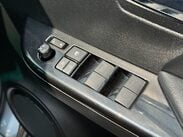 Toyota Hilux 2.8 D-4D-h Invincible X Auto 4WD Euro 6 4dr 27