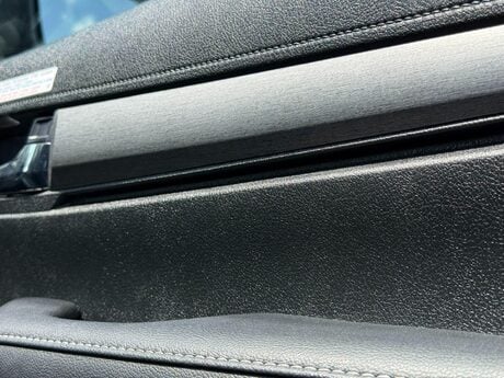 Toyota Hilux 2.8 D-4D-h Invincible X Auto 4WD Euro 6 4dr 28
