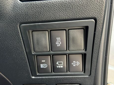 Toyota Hilux 2.8 D-4D-h Invincible X Auto 4WD Euro 6 4dr 29