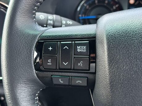 Toyota Hilux 2.8 D-4D-h Invincible X Auto 4WD Euro 6 4dr 34