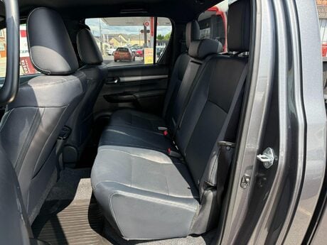 Toyota Hilux 2.8 D-4D-h Invincible X Auto 4WD Euro 6 4dr 47