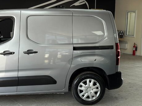 Vauxhall Combo 1.6 Turbo D 2000 Edition L1 H1 Euro 6 (s/s) 4dr 17