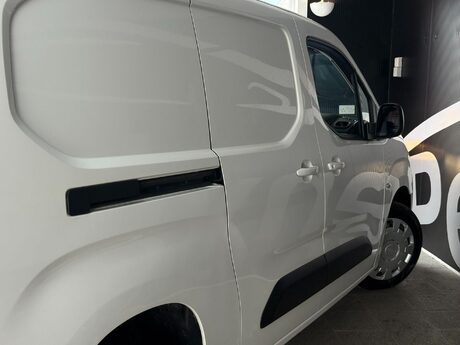 Vauxhall Combo 1.5 Turbo D 2300 Edition Auto L2 H1 Euro 6 (s/s) 4dr 39