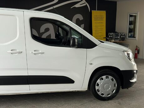 Vauxhall Combo 1.5 Turbo D 2300 Edition Auto L2 H1 Euro 6 (s/s) 4dr 9