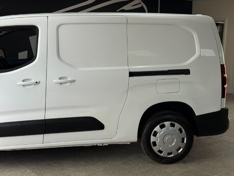 Vauxhall Combo 1.5 Turbo D 2300 Edition Auto L2 H1 Euro 6 (s/s) 4dr 4