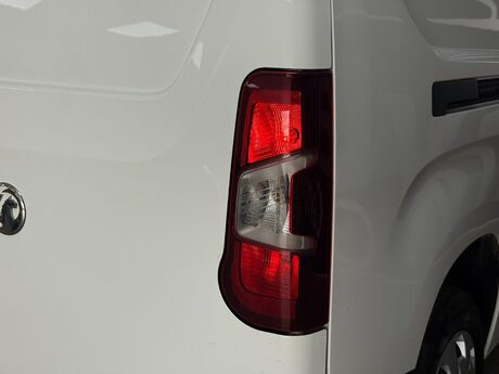 Vauxhall Combo 1.5 Turbo D 2300 Edition Auto L2 H1 Euro 6 (s/s) 4dr 38