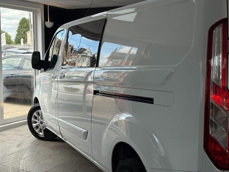 Ford Transit Custom 2.0 300 EcoBlue Limited Crew Van L2 H1 Euro 6 (s/s) 5dr 17