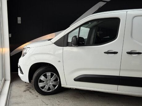 Vauxhall Combo 1.6 Turbo D 2300 Sportive L1 H1 Euro 6 (s/s) 4dr 18