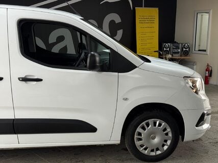 Vauxhall Combo 1.5 Turbo D 2300 Sportive L2 H1 Euro 6 (s/s) 4dr