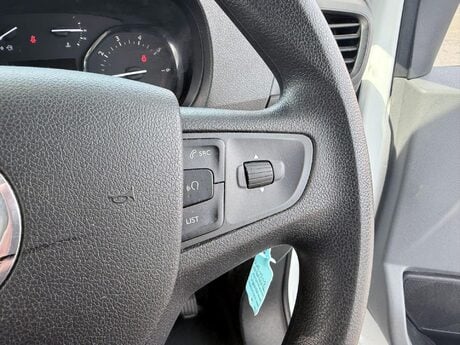 Vauxhall Vivaro 1.5 Turbo D 2900 Dynamic L2 H1 Euro 6 (s/s) 6dr 23