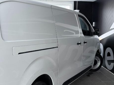 Vauxhall Vivaro 1.5 Turbo D 2900 Dynamic L2 H1 Euro 6 (s/s) 6dr 12