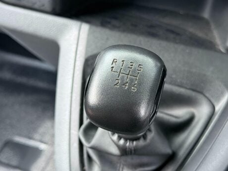 Vauxhall Vivaro 1.5 Turbo D 2900 Dynamic L2 H1 Euro 6 (s/s) 6dr 33